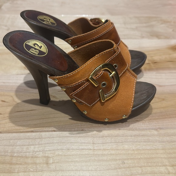 B2 suede and leather mules size 6. - Picture 2 of 4
